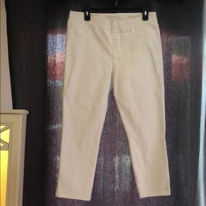 Super Sexy White Capri Pants